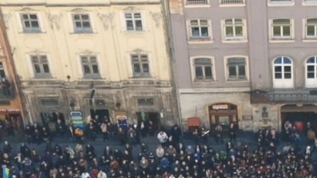 Площадь Рынок была заполнена людьми