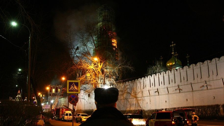 У Москві три години гасили дзвіницю Новодівочого монастиря