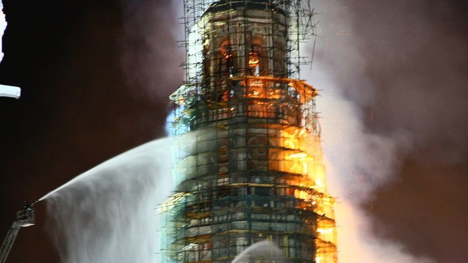 У Москві три години гасили дзвіницю Новодівочого монастиря