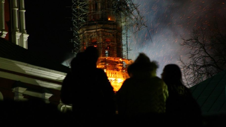 У Москві три години гасили дзвіницю Новодівочого монастиря