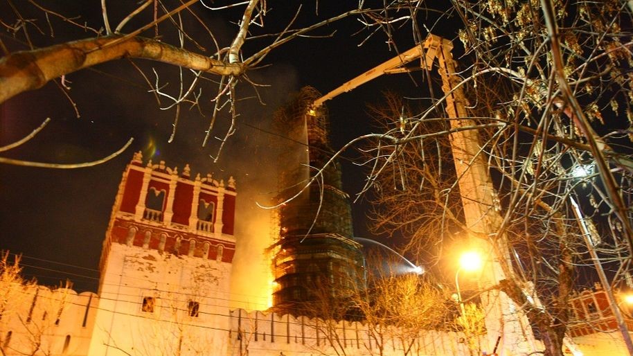 У Москві три години гасили дзвіницю Новодівочого монастиря