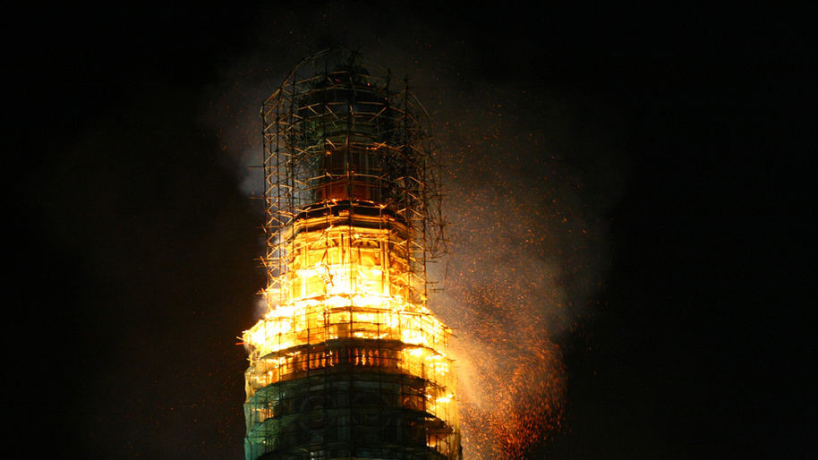 У Москві три години гасили дзвіницю Новодівочого монастиря