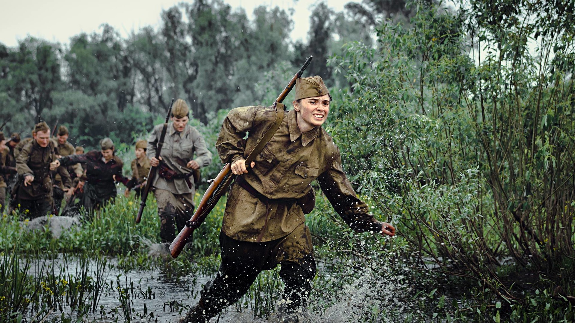 Фотографії зі зйомок фільму "Незламна"