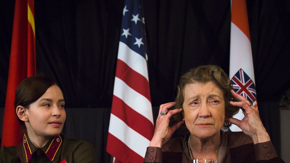 Фотографії зі зйомок фільму "Незламна"