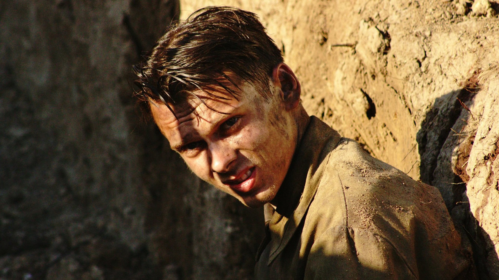 Фотографії зі зйомок фільму "Незламна"