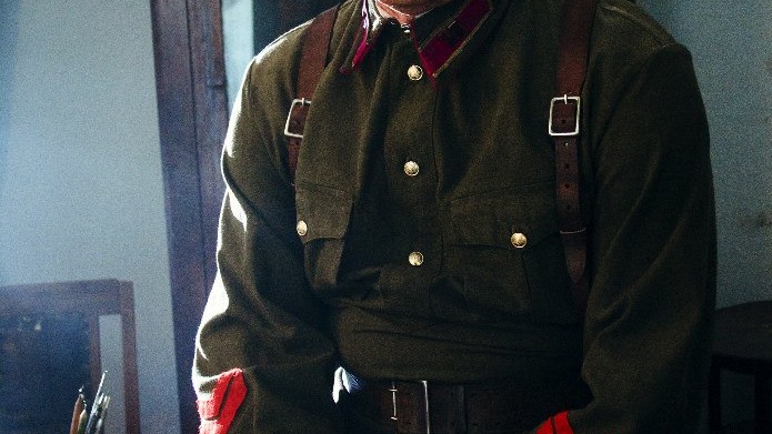 Фотографії зі зйомок фільму "Незламна"