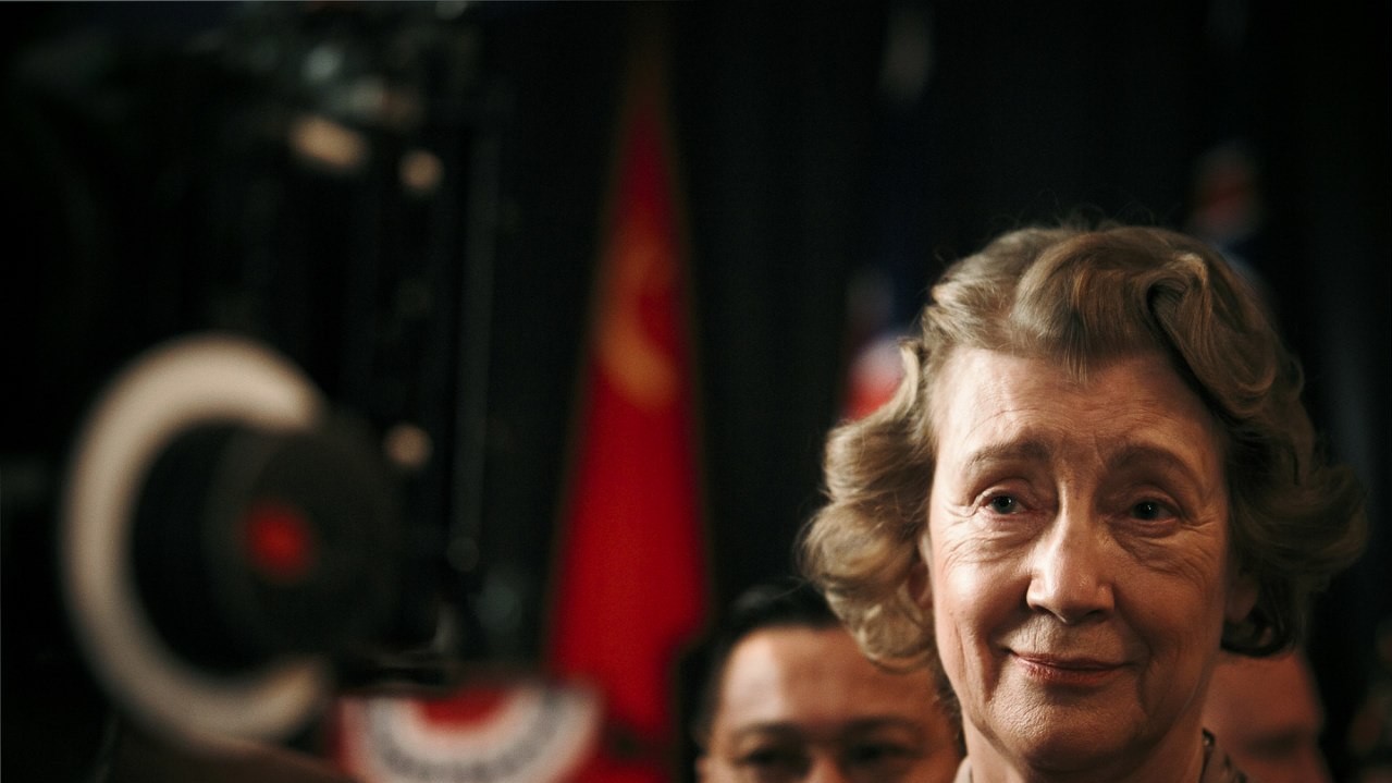 Фотографії зі зйомок фільму "Незламна"