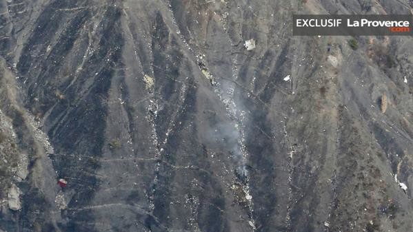 Фото с места крушения самолета во Франции, Альпы