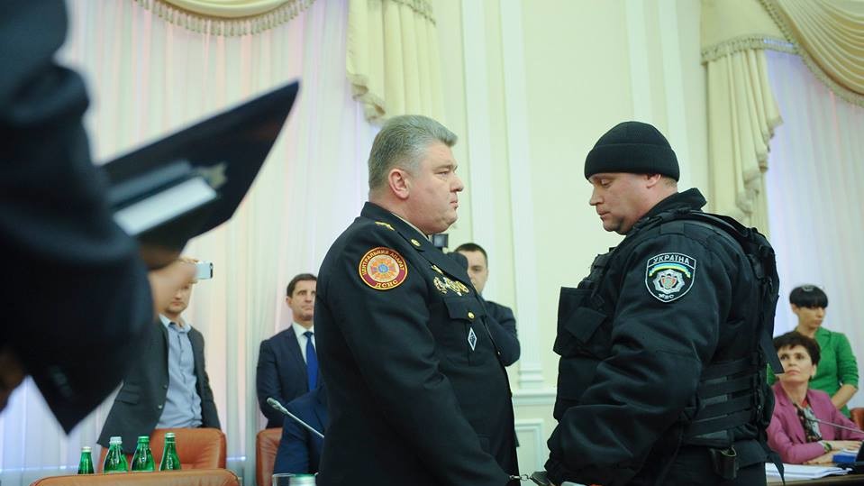 Заподозренный в коррупции глава ГСЧС был задержан в прямом эфире заседания кабмина, 25 марта