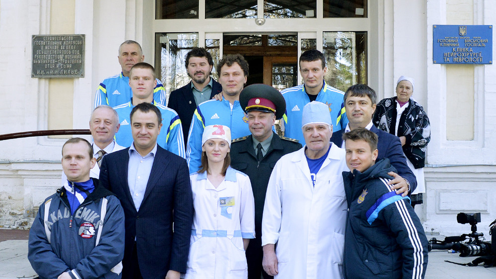 Гравці збірної України відвідали поранених бійців