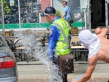 Жители Львова обливались водой несколько часов