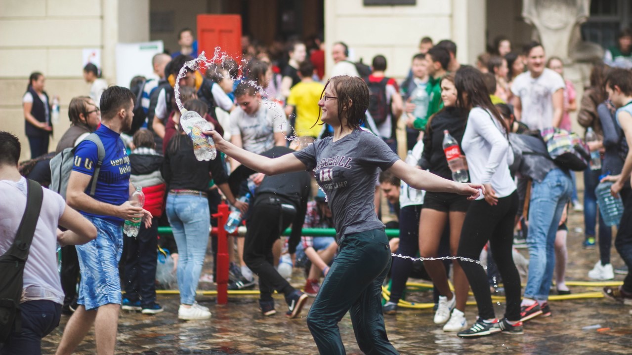 Мешканці Львова обливалися водою кілька годин
