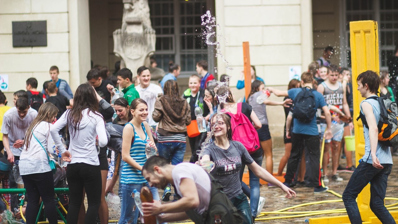Мешканці Львова обливалися водою кілька годин