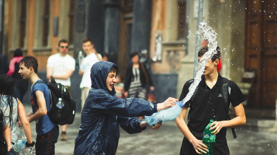 Мешканці Львова обливалися водою кілька годин