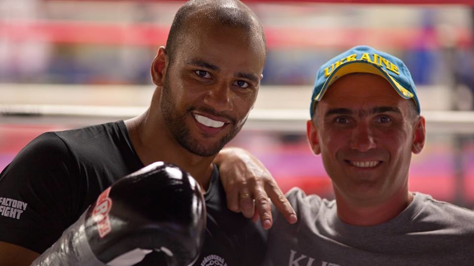 Спарринг-партнер Исмаил Силлах и тренер Сергей Городничев помогали Владимиру Кличко