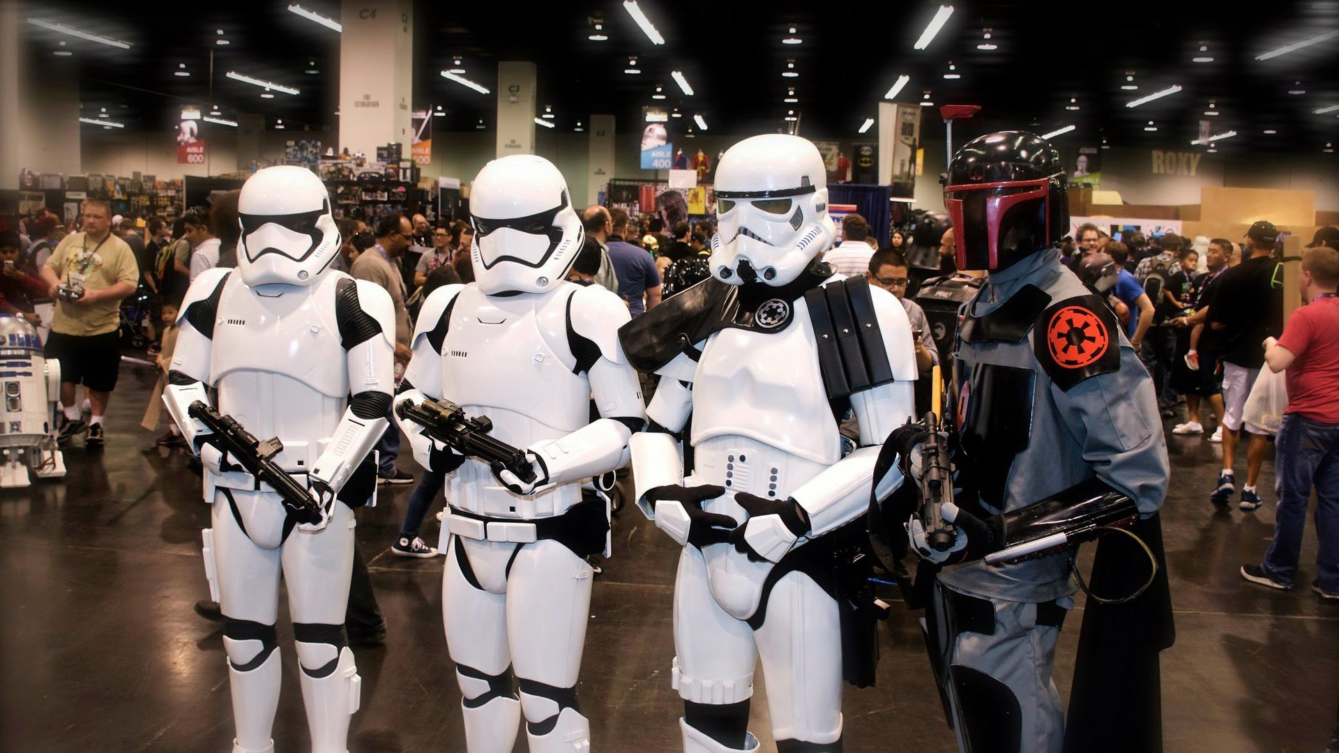 Відвідувачі виставки були не менш яскравими, ніж експонати