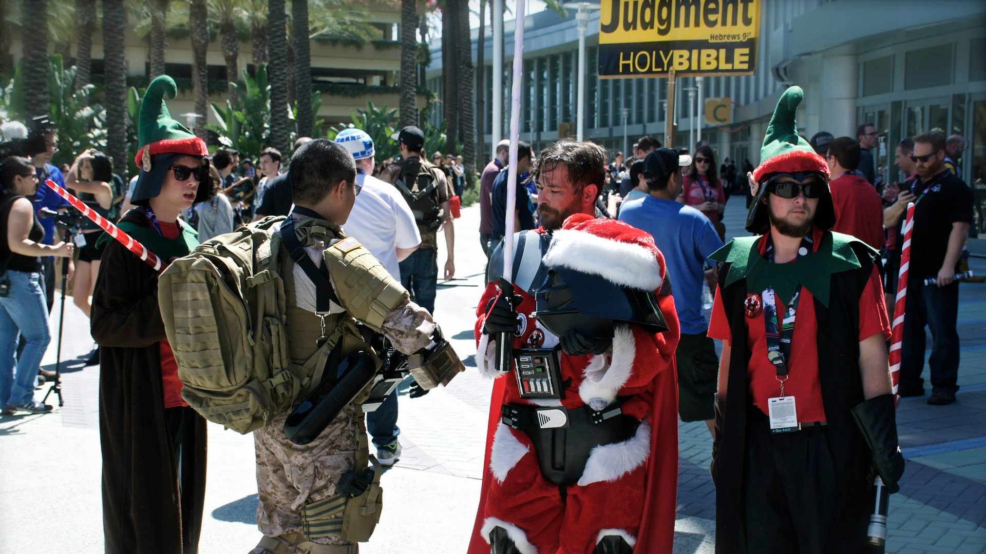 Відвідувачі виставки були не менш яскравими, ніж експонати