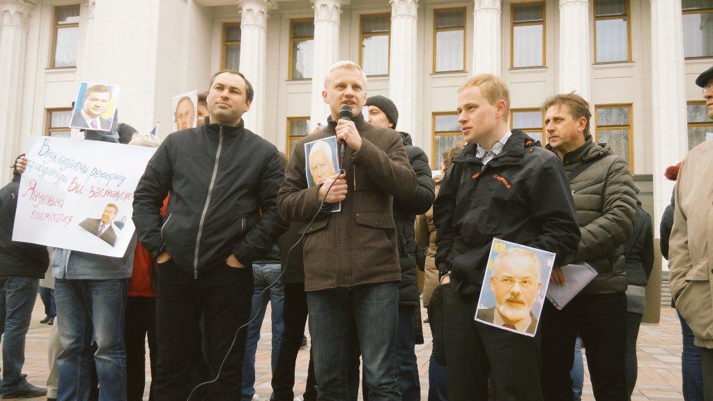 Активісти вимагають проголосувати за законопроект №2404-1