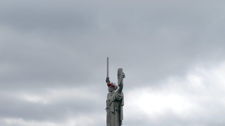 Украшение на скульптуре приятно удивило киевлян