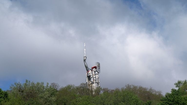 Украшение на скульптуре приятно удивило киевлян