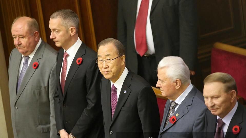 8 мая заседание проходит в торжественной обстановке