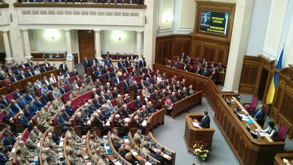 8 мая заседание проходит в торжественной обстановке