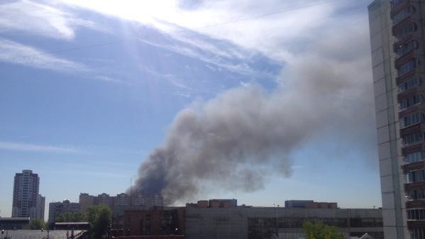 В Москве недалеко от ВДНХ горят склады