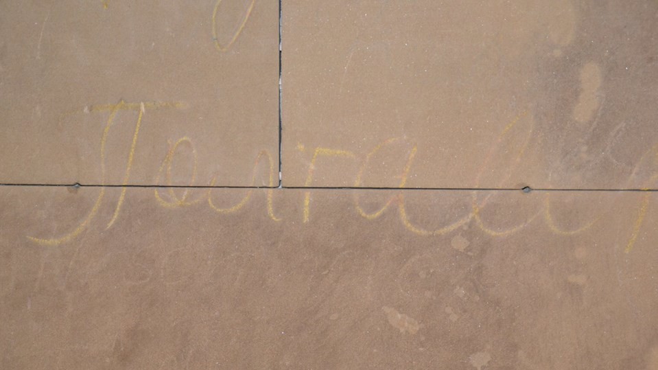 Написи на стінах