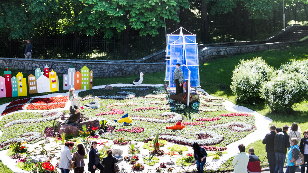 Необычные композиции из цветов привлекли внимание посетителей