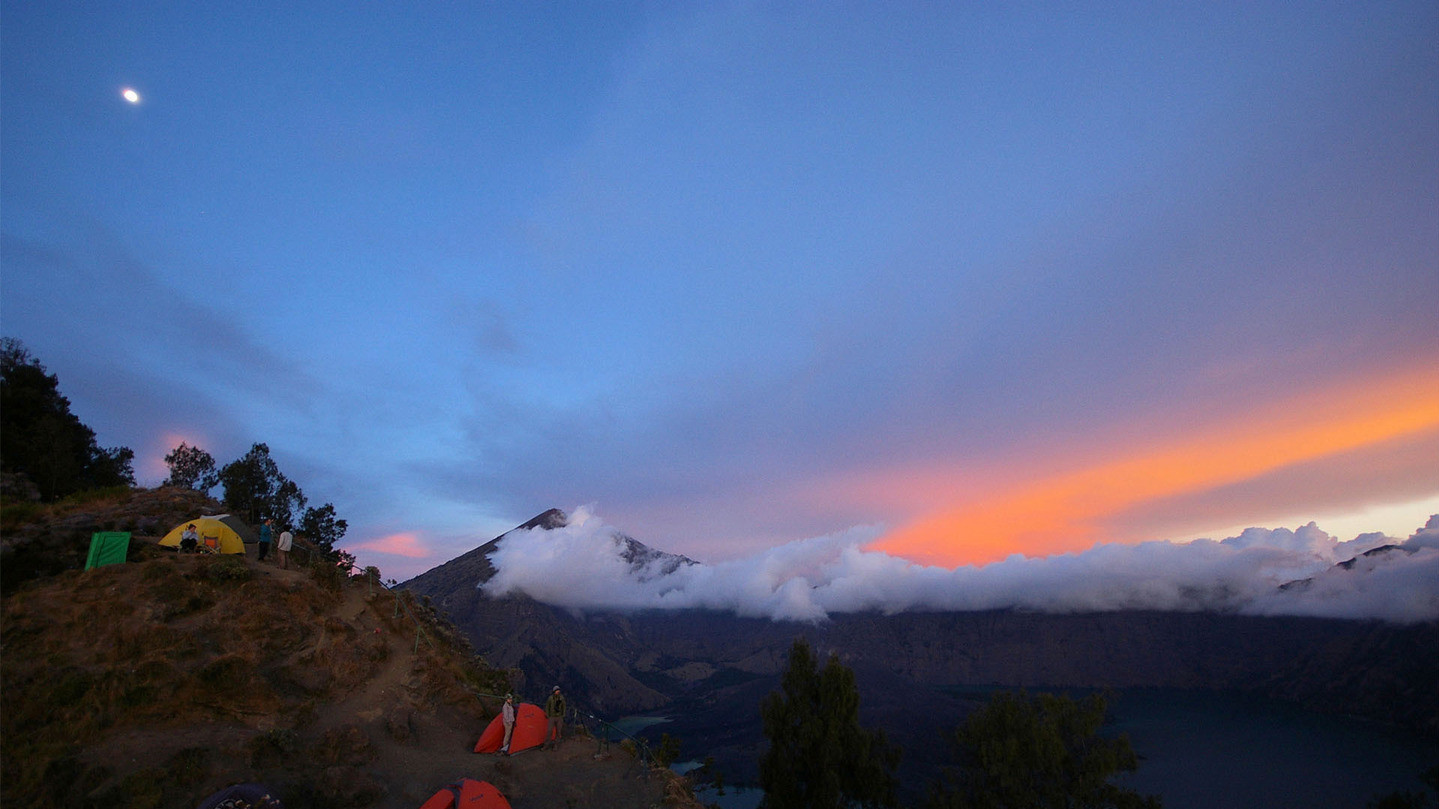 ALISTER MUNRO. Індонезія