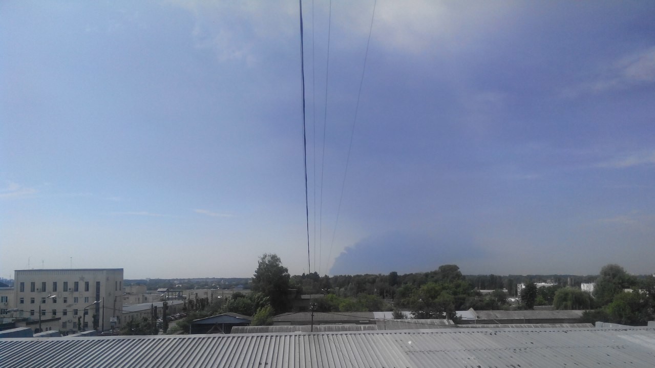 Масштабный пожар продолжают тушить