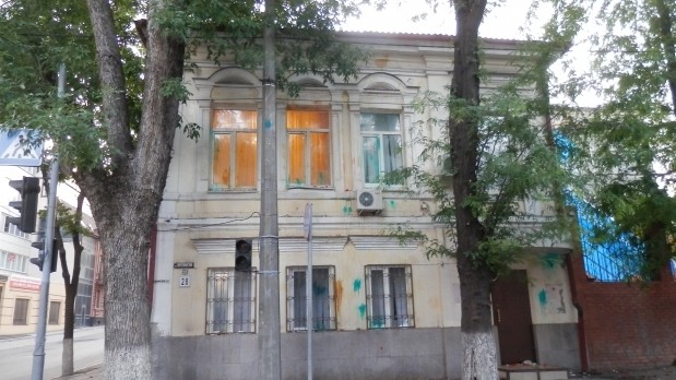 Невідомі розгромили українське консульство у Ростові-на-Дону