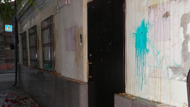 Невідомі розгромили українське консульство у Ростові-на-Дону