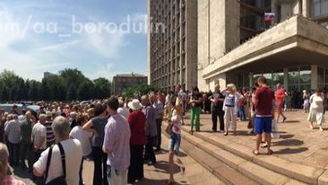 В Донецке митинг против обстрелов