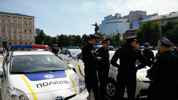 Порошенко не буде затягувати з підписанням закону про поліцію