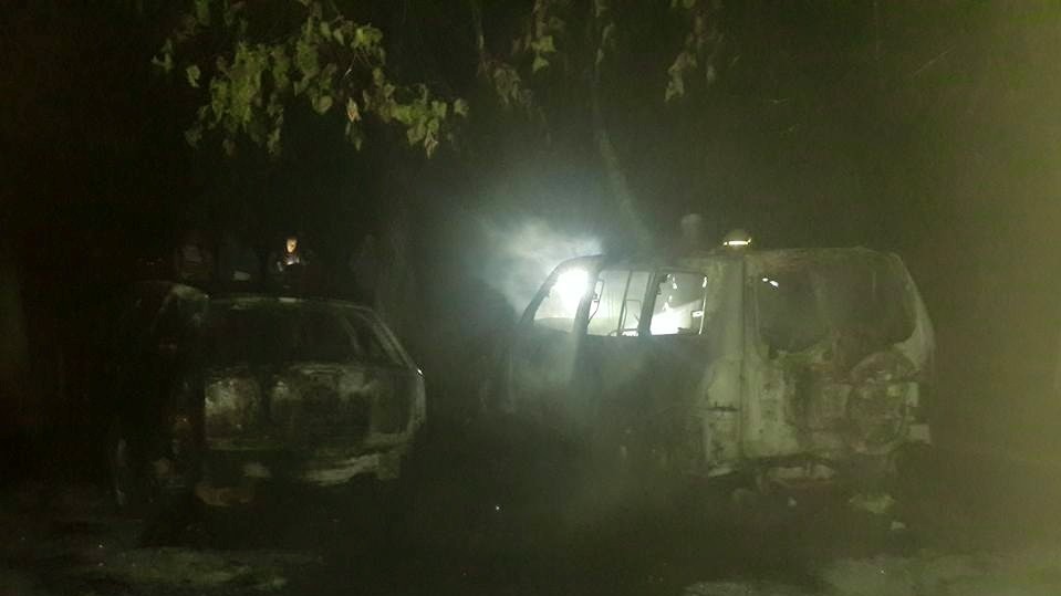 Вночі в Ужгороді згоріли дві автівки