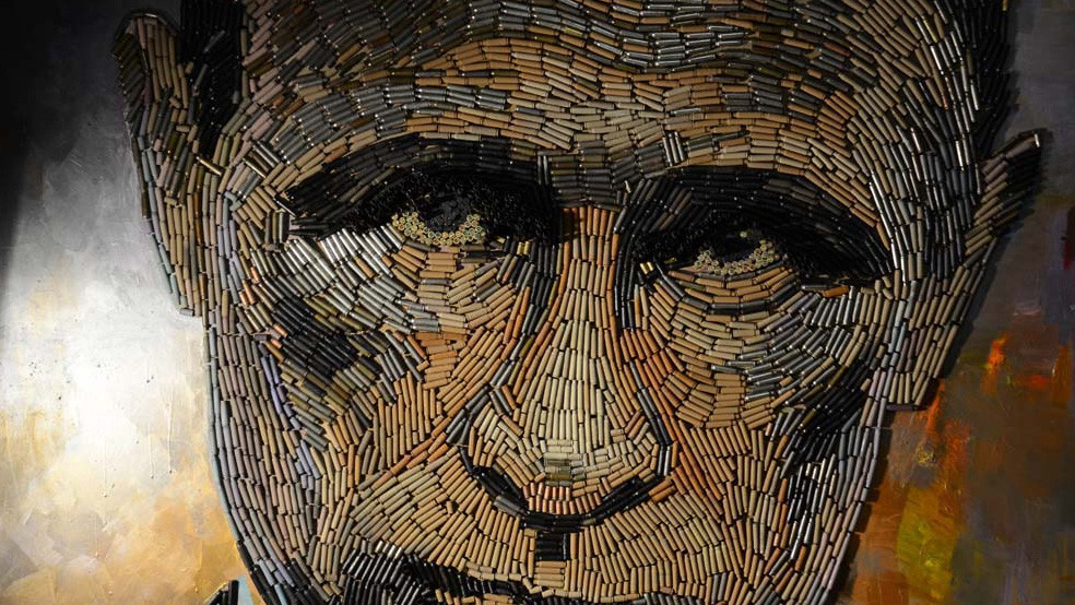 Лицо Путина сделано из гильз