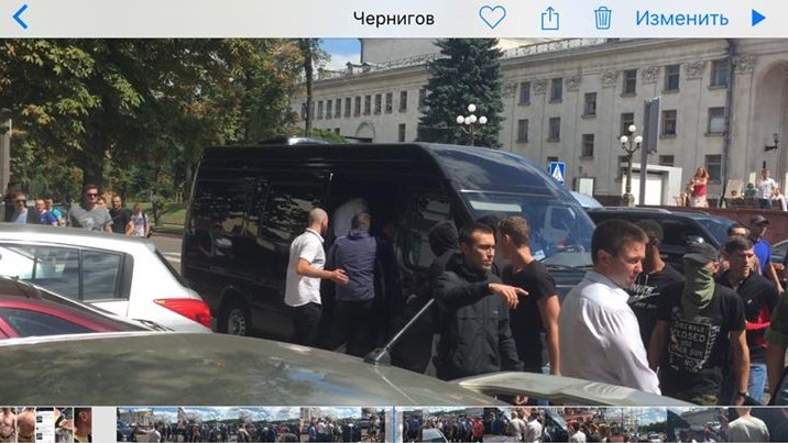 Мосийчук и "радикалы" побили людей в Чернигове