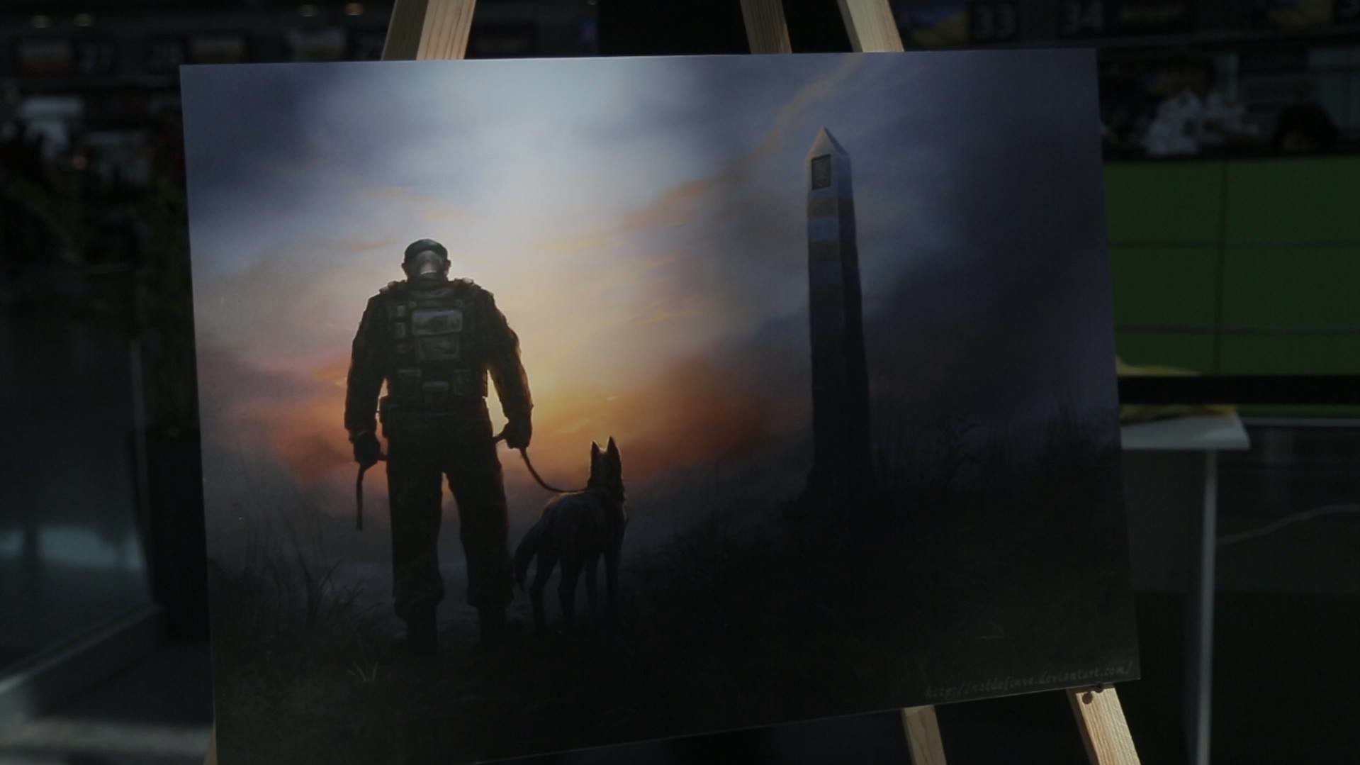 Картини коштують в залі вильотів аеропорту