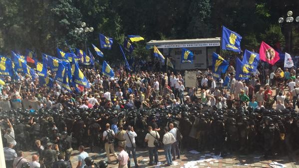 Под Радой начались беспорядки