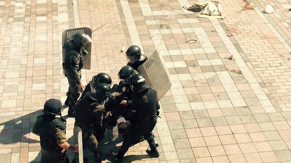 Более десяти правоохранителей ранены в столкновениях под Радой