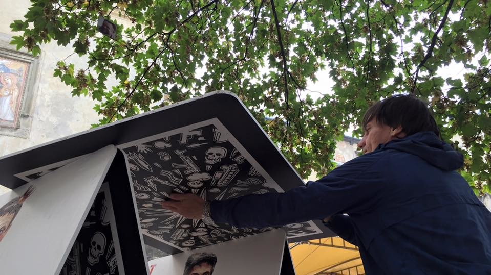 "Картковий будиночок"