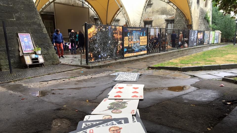 "Картковий будиночок"