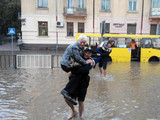 Сильный дождь затопил улицы Львова