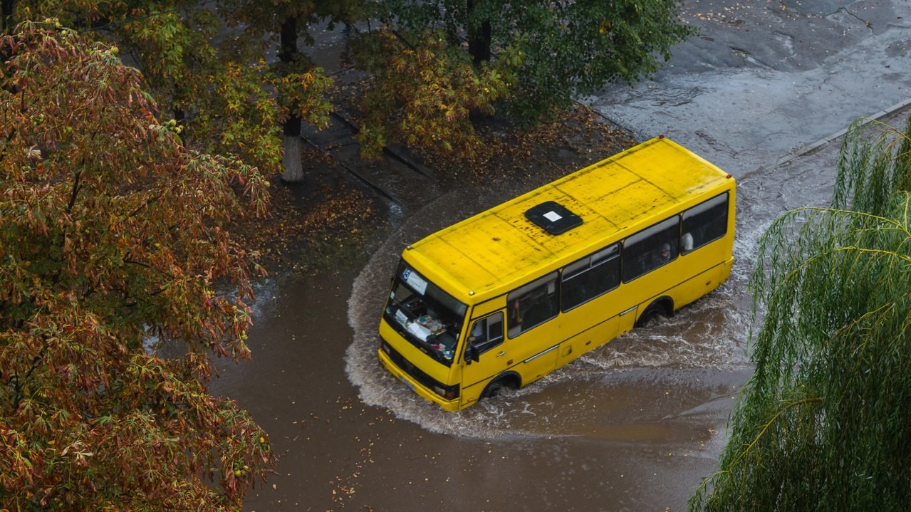 Сильный дождь затопил улицы Львова