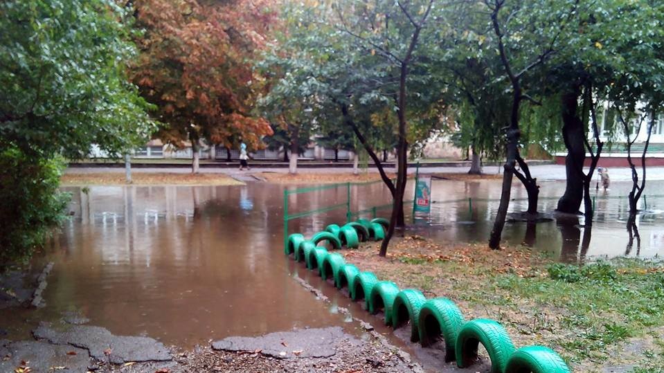 Сильный дождь затопил улицы Львова