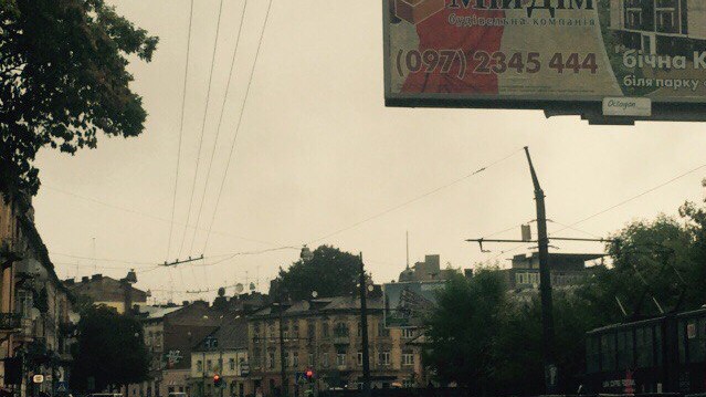 Сильный дождь затопил улицы Львова