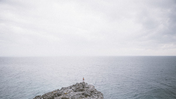 Автор artunepo/EyeEm. "На краю світу"