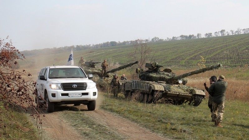 Армія відводить танки від лінії фронту на 15 км