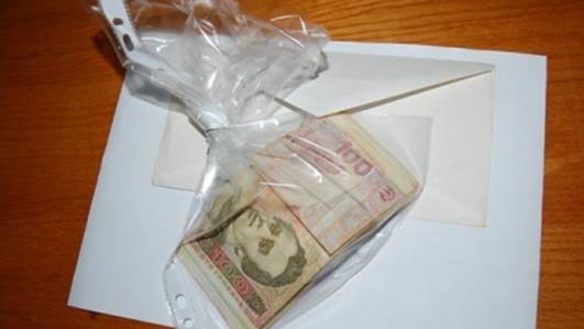 Хабарі більшою мірою мають «ініціативний» характер. Люди самі пропонують